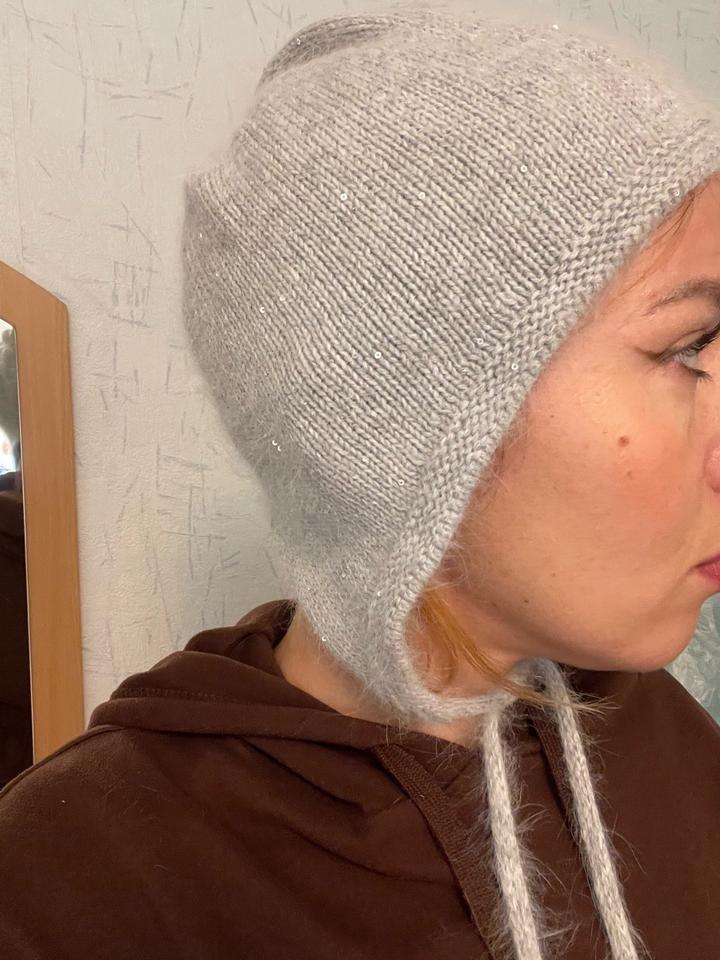 Чепчик блестящий женский на завязках