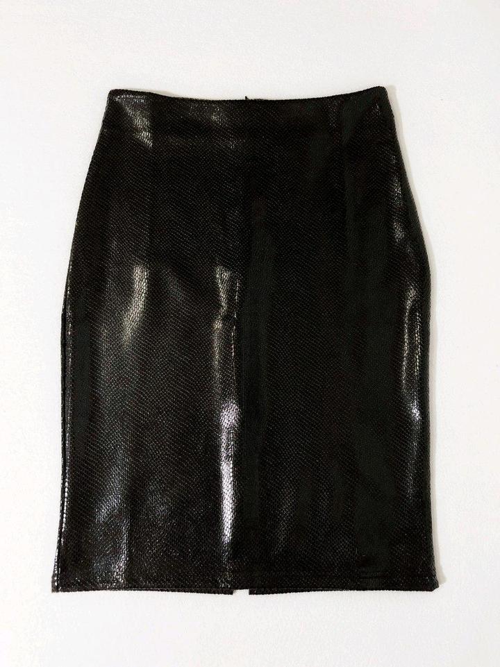 Новая юбка прямая р M L (46) змея чешуя блеск