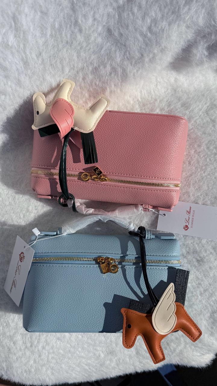 Розовая сумка Loro Piana