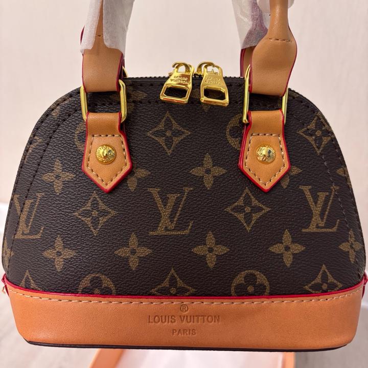 Сумка от бренда Louis Vuitton Alma