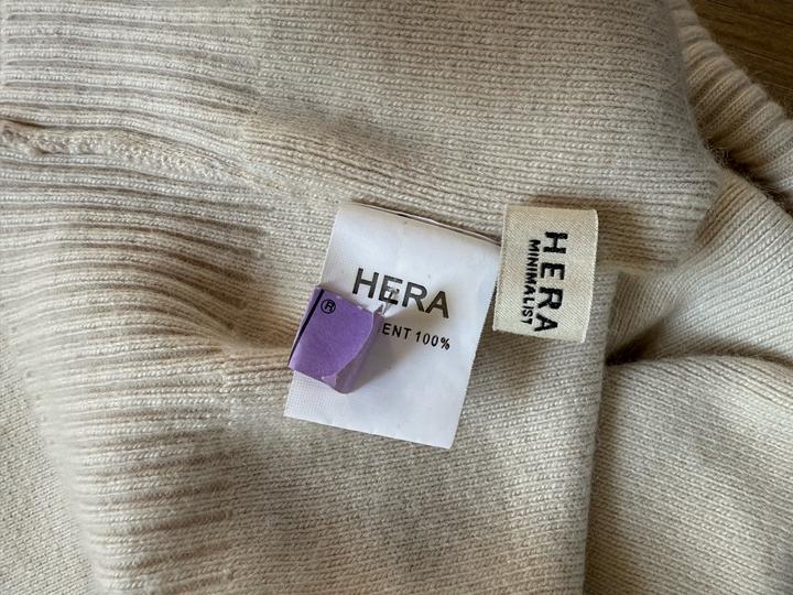 Топ с горлом Hera