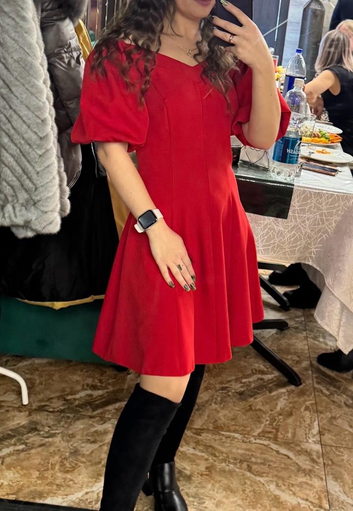 Красное платье