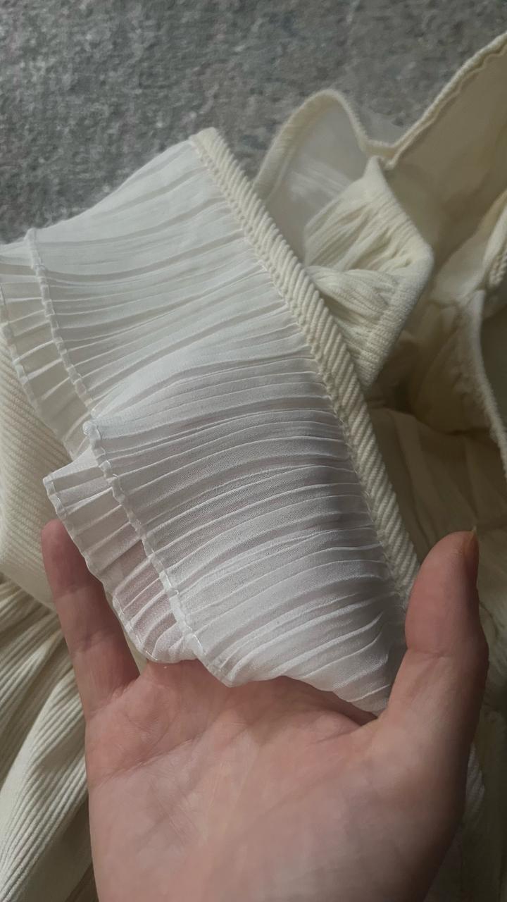 Блузка в молочном цвете