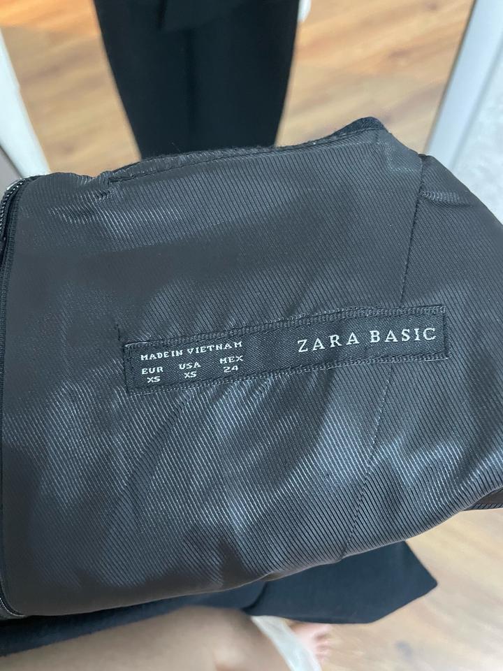 Черное платье Zara Basic