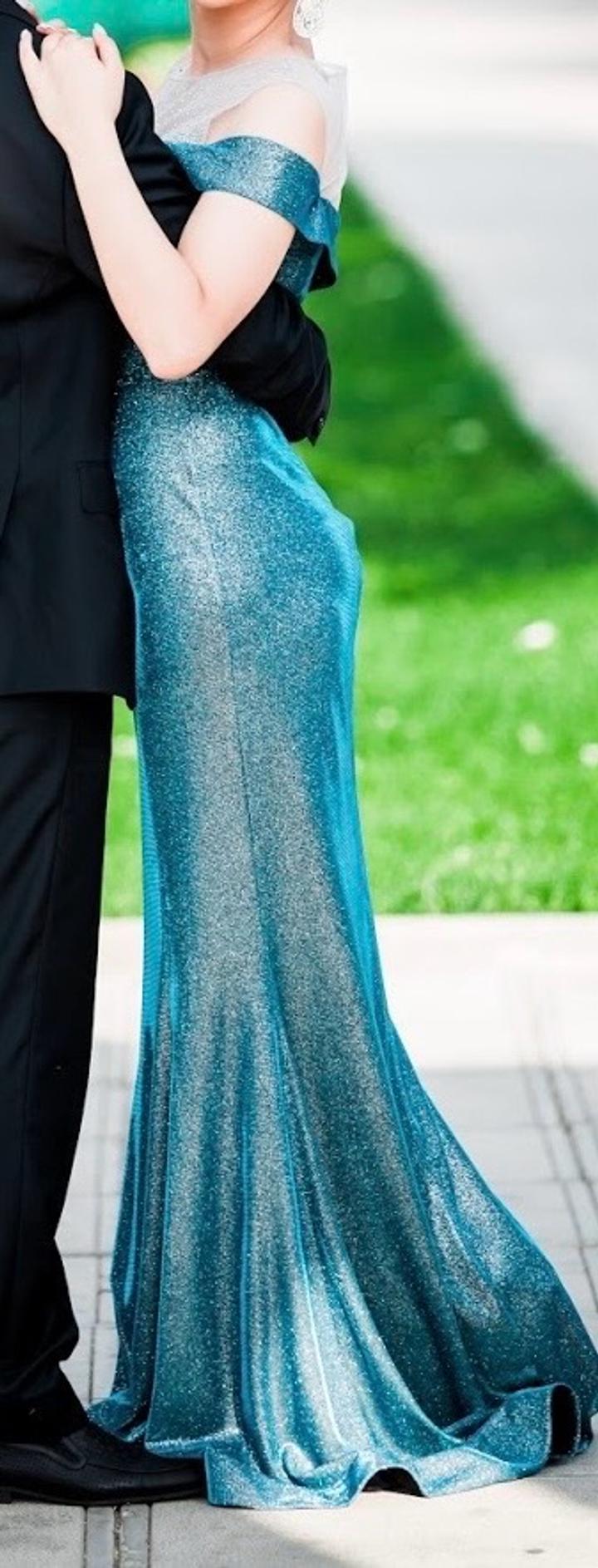 Вечернее платье