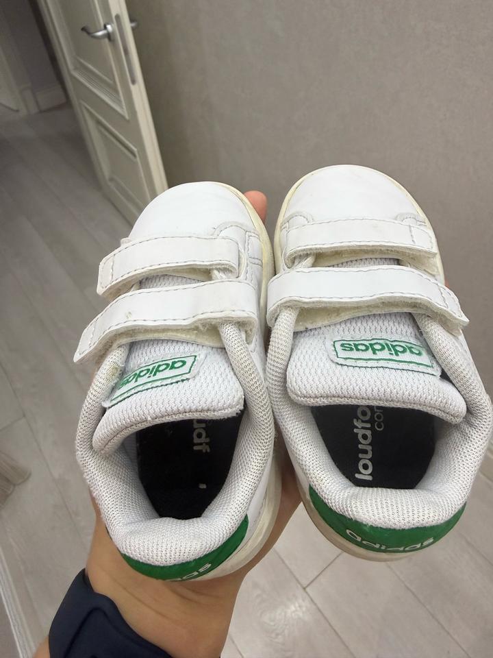 Кроссовки Adidas