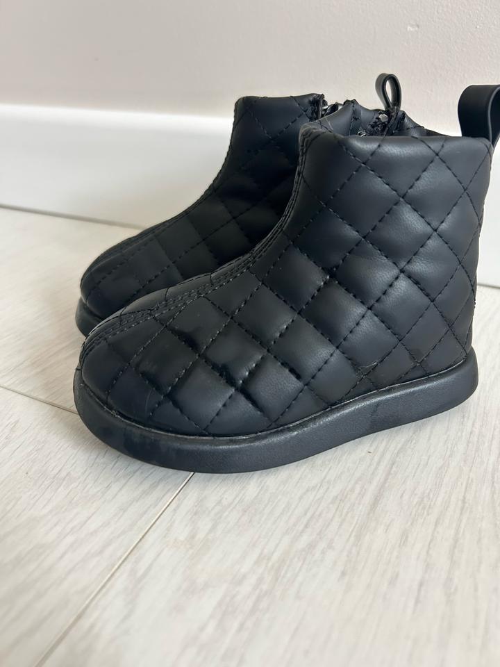 Детские ботинки