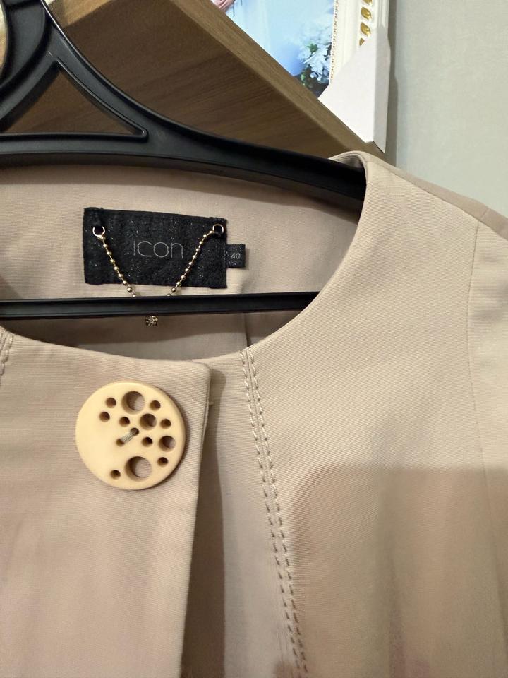 Плащь бежевое