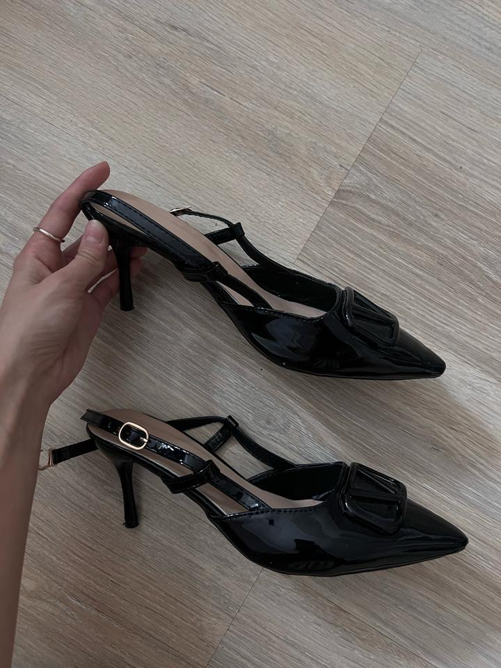 Туфли на низком каблуке под валентино