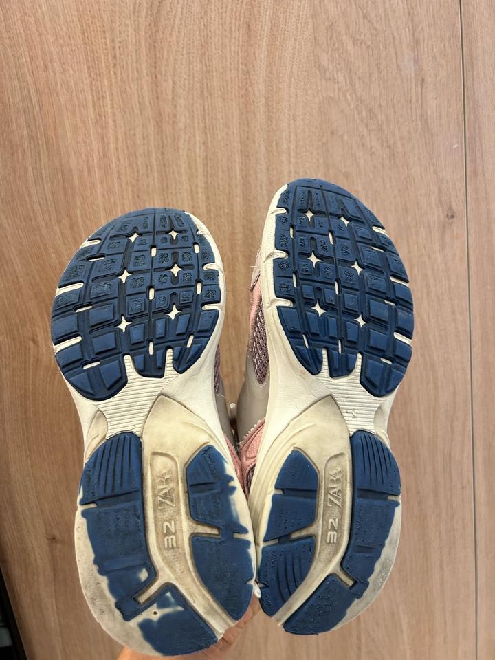 Кроссовки Zara