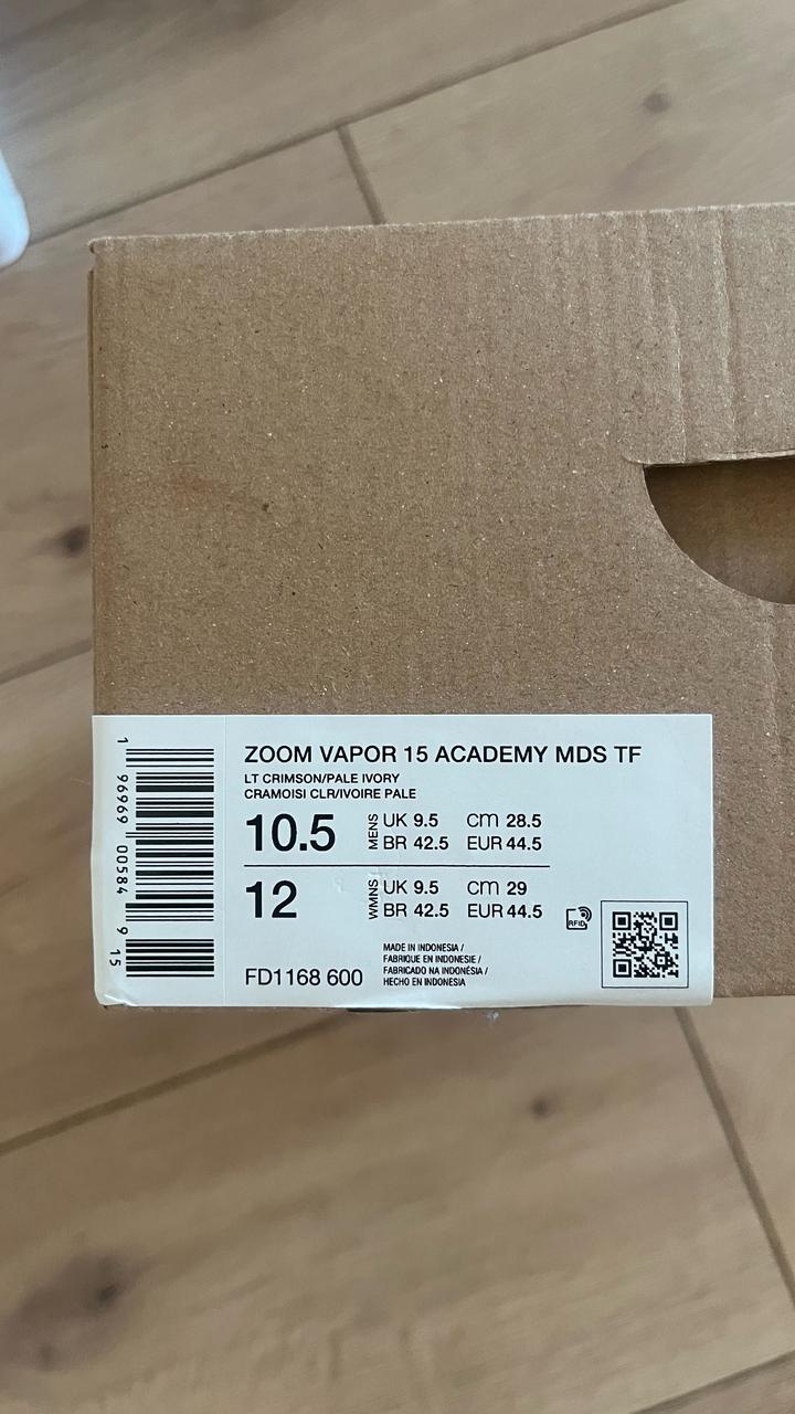 Футбольные бутсы/сороконожки Nike