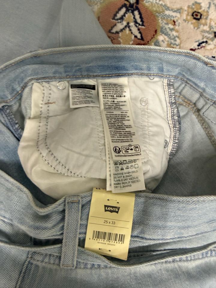 Levis