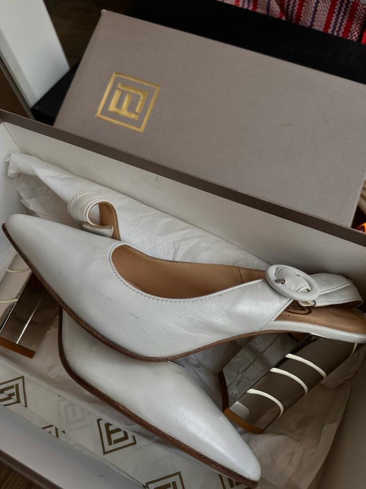 Белые итальянские туфли