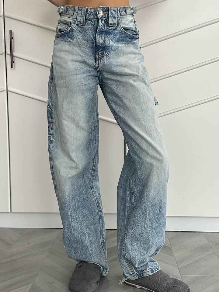 Голубые джинсы bershka