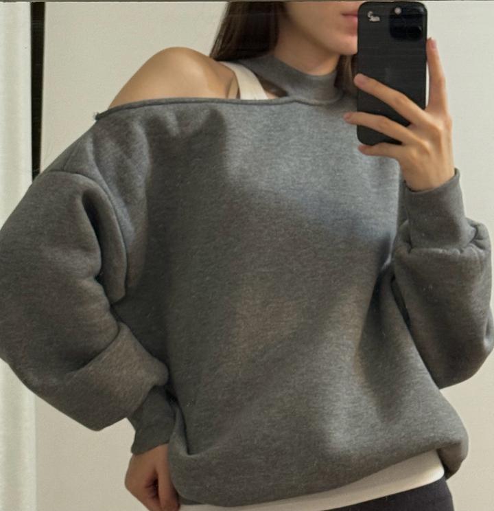 Свитшот с вырезом на плече