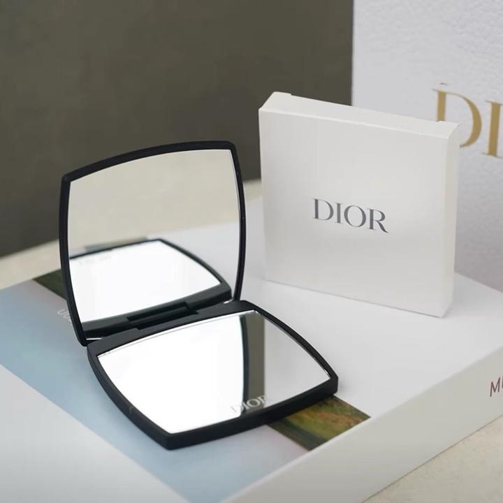 Зеркальце карманное Dior