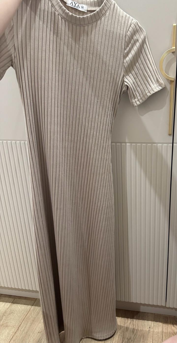 Бежевое платье лапша