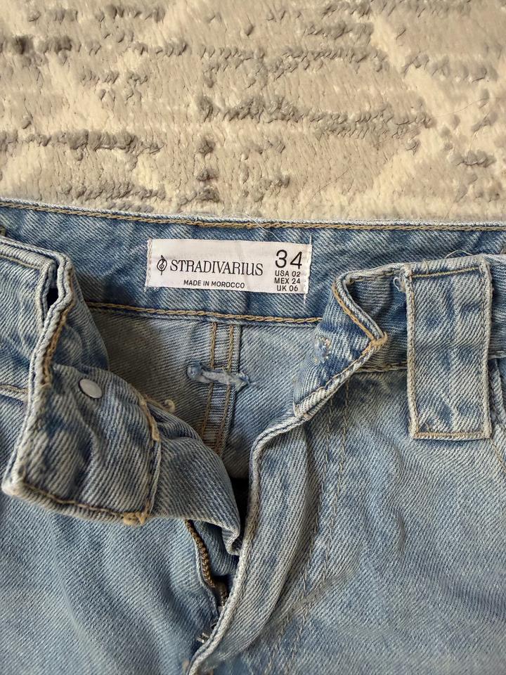 Джинсы Stradivarius