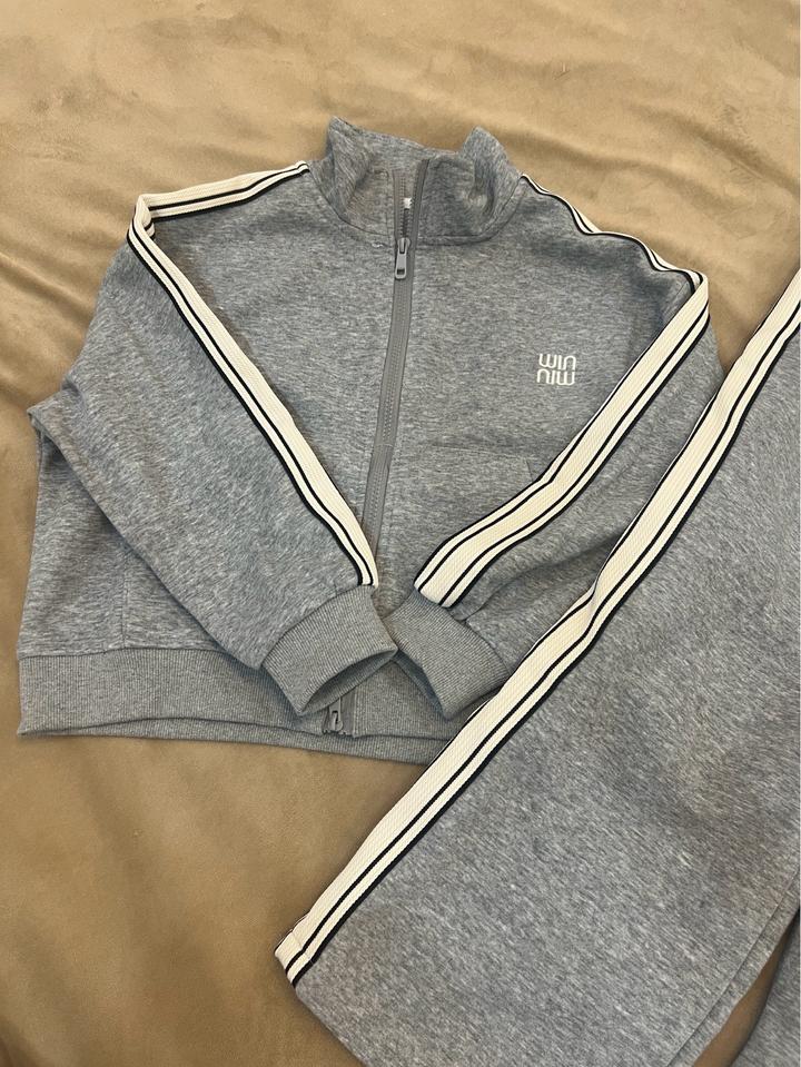 Спортивный костюм на девочку, рост 140 см