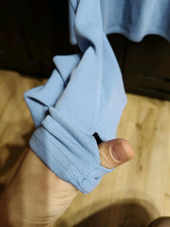 Лонгслив с акцентными рукавами