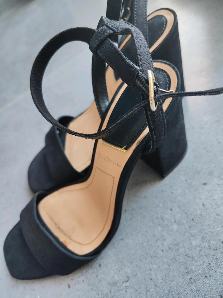 Босоножки Stradivarius