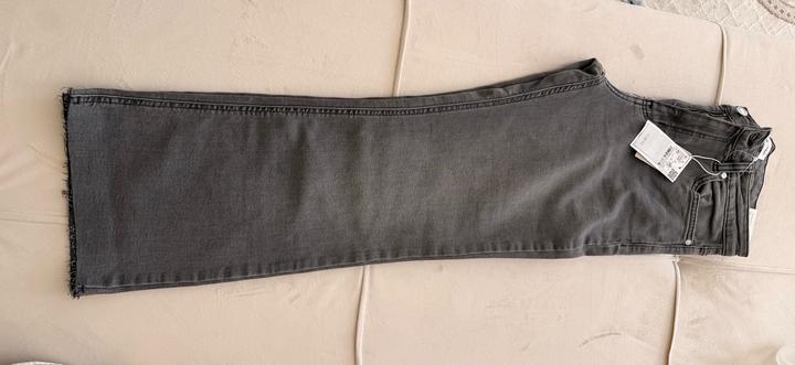 Джинсы зауженные Mango серый