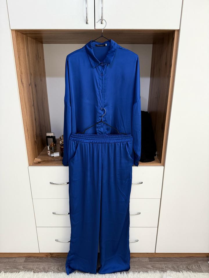 Костюм атласный