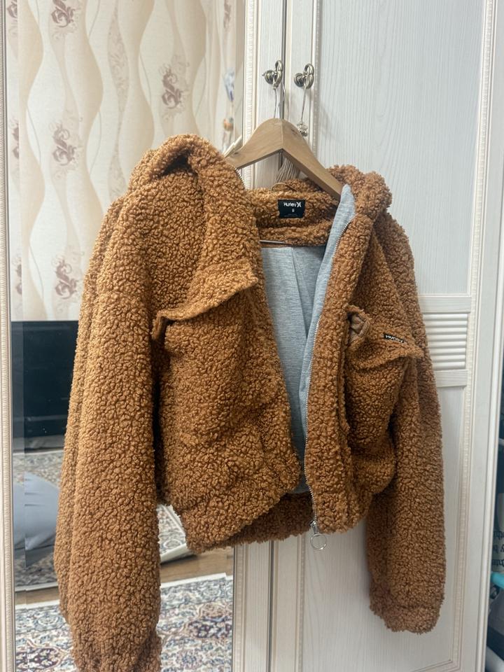 Шубка Hurley покупала в Дубай оригинал 100%
