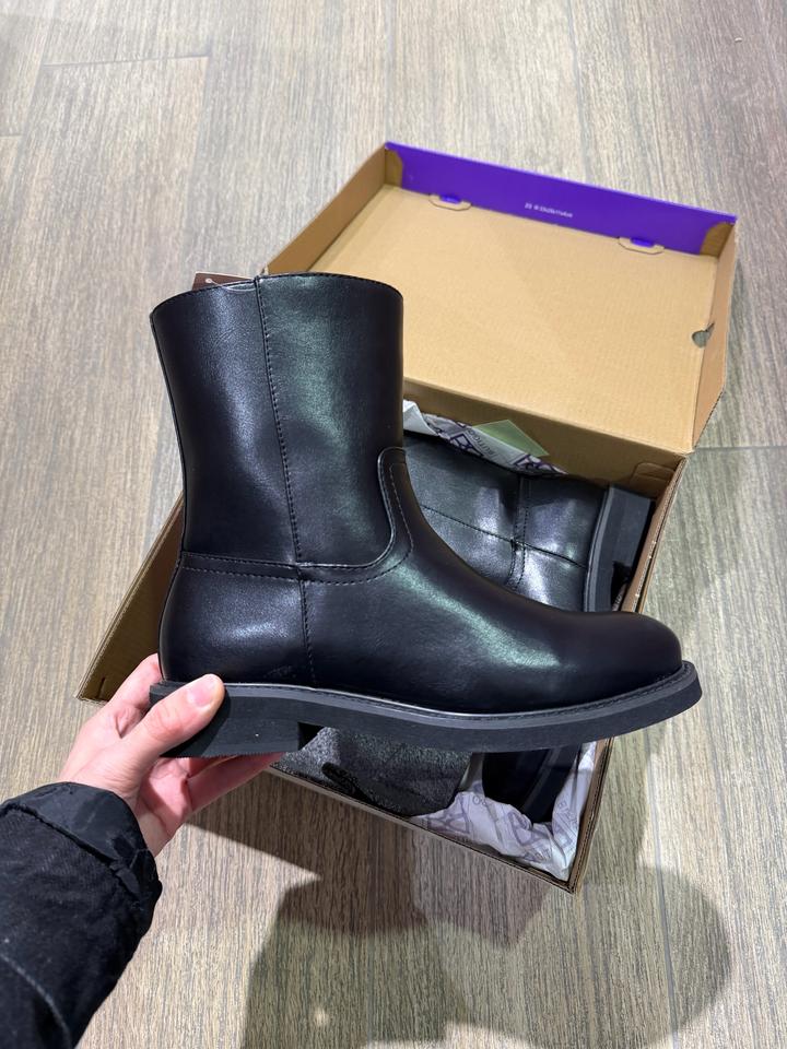 Черные сапоги