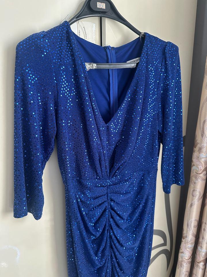 Продам эффектное вечернее платье в глубоком королевском синем цвете.