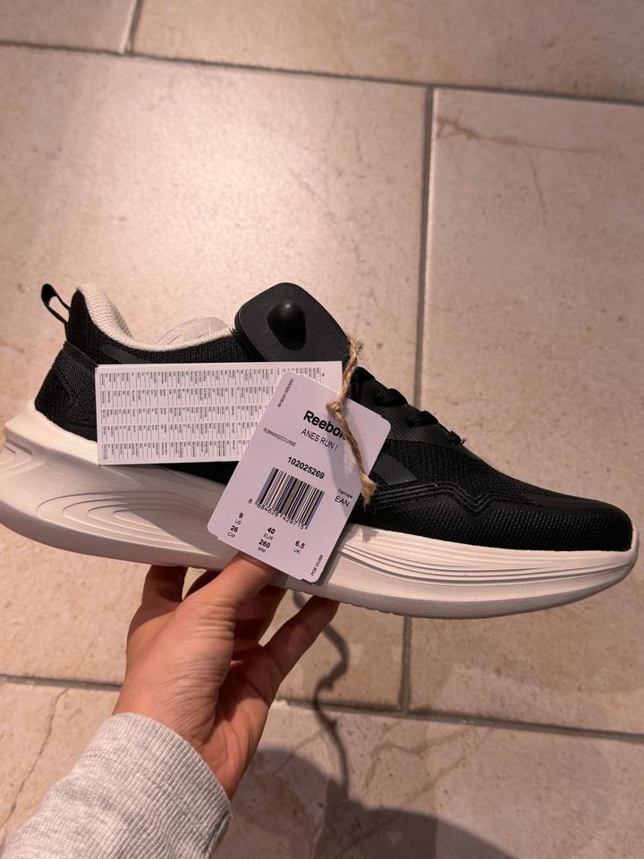 Женские кроссовки от Reebok