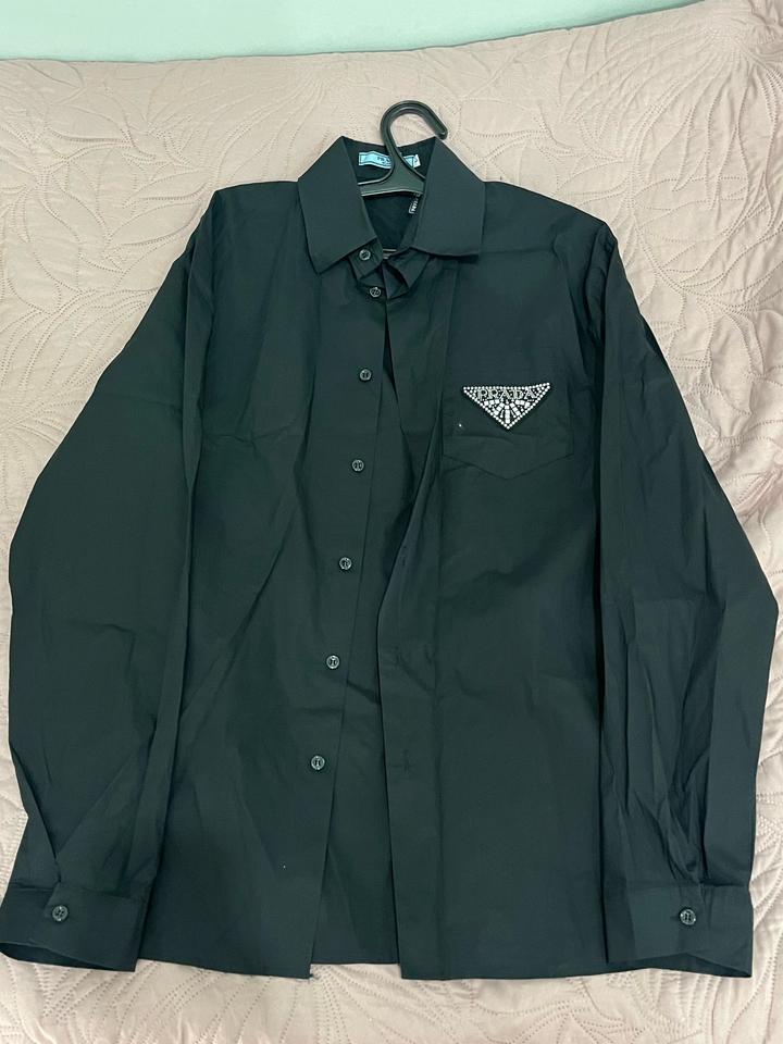 черная рубашка Prada