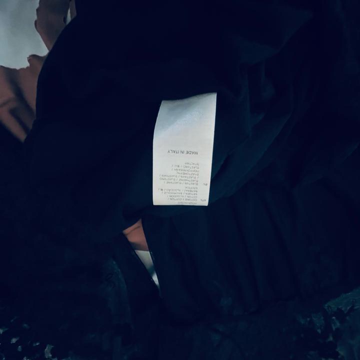 Черное гипюровое платье