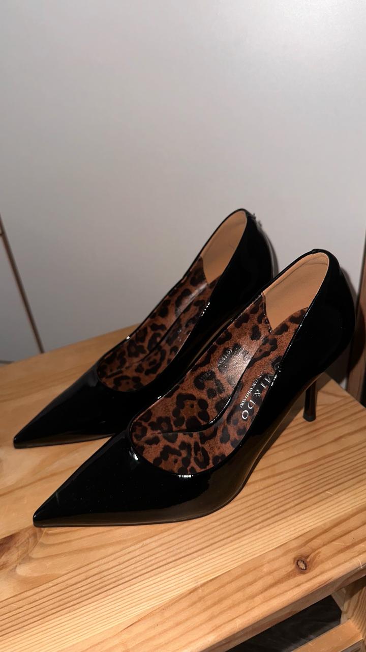 Туфли лодочки лаковые черные COMIDO