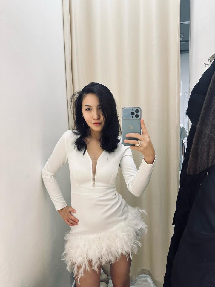 Бело платье