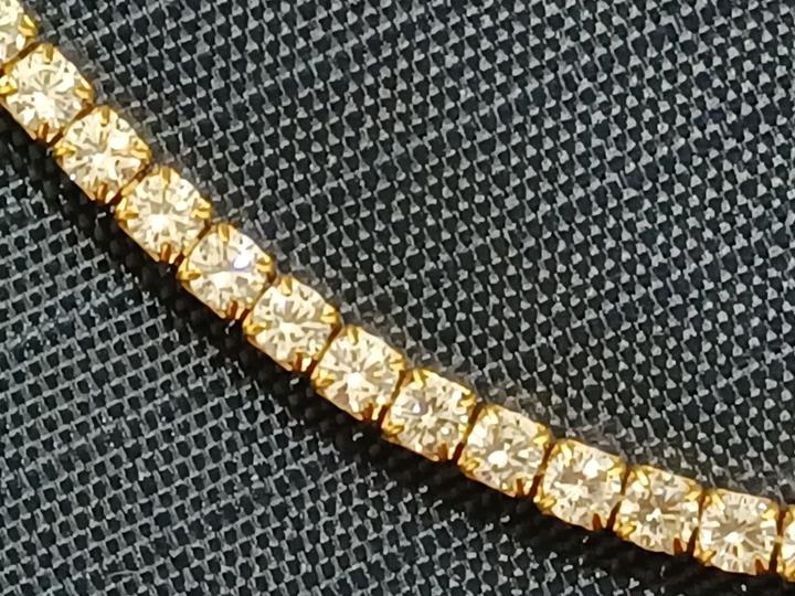 Колье от марки Brosway