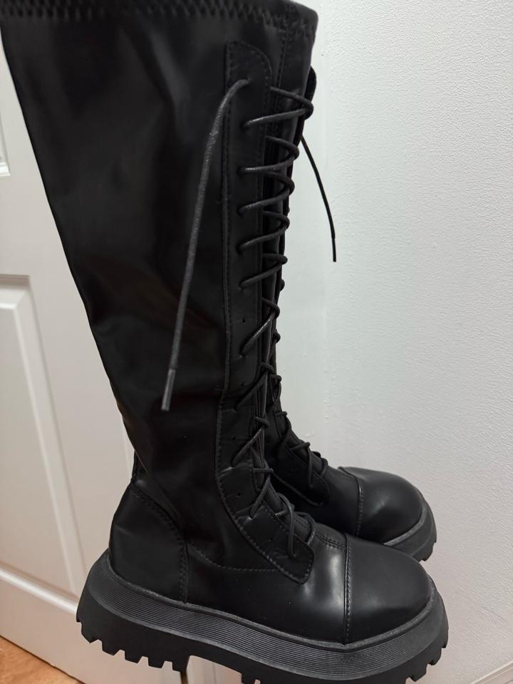 Сапоги на шнуровке длинные до колена