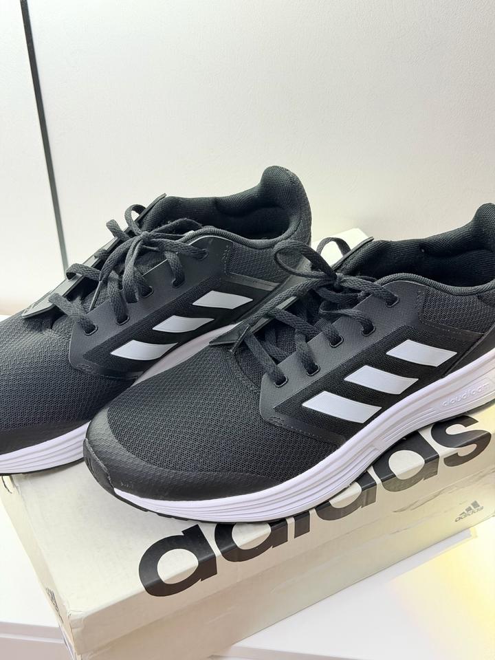 Adidas муж кроссы