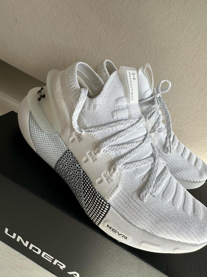 Женские кроссовки от Under Armour