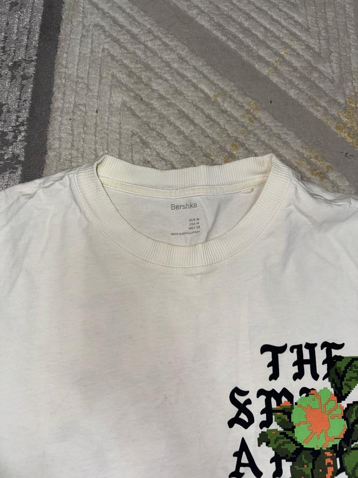 белый свитшот Bershka