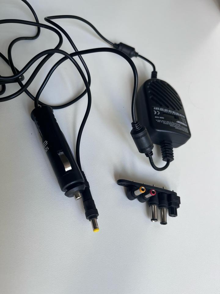 Универсальная зарядка для нетбуков и ноутбуков от прикуривателя Vanson SDR-70W