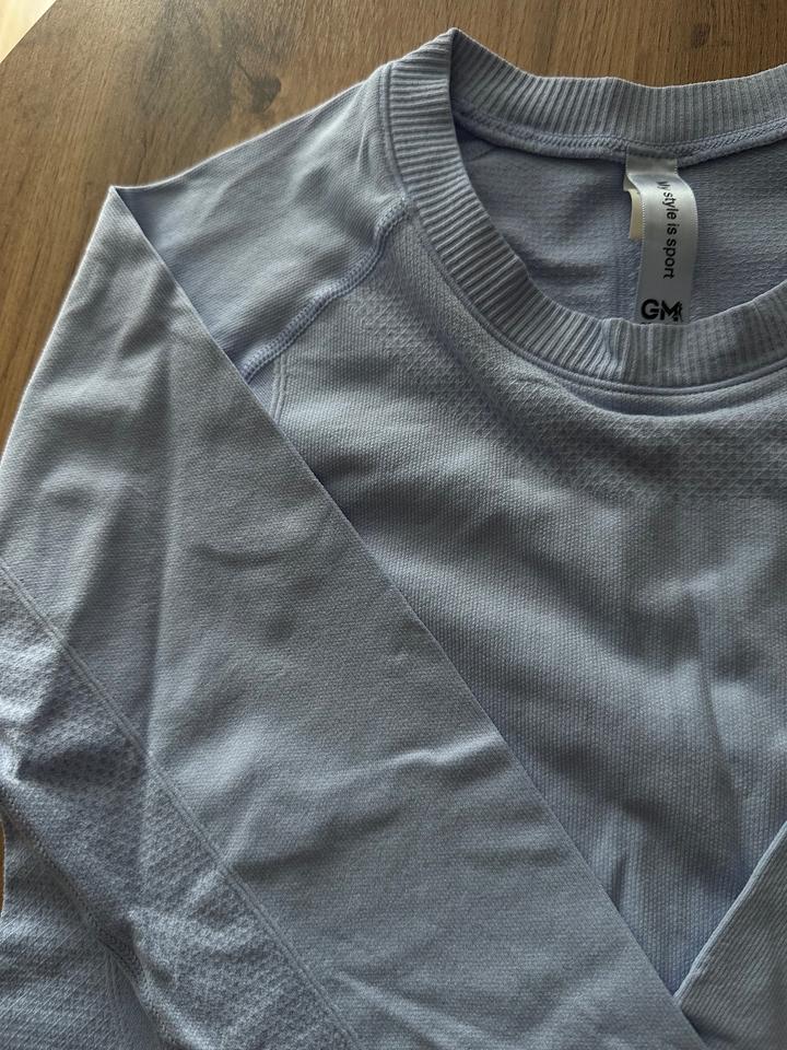 Спортивная кофта