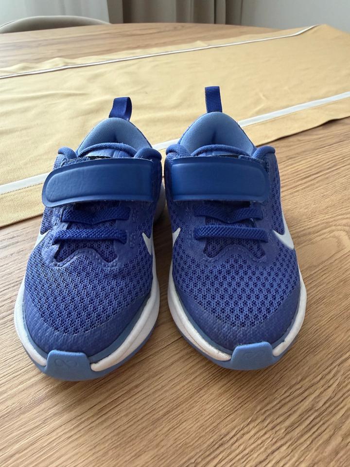 кроссовки Nike