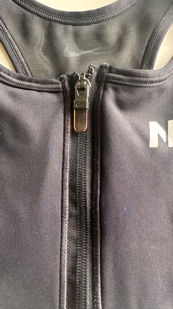 Топ спортивный Nike