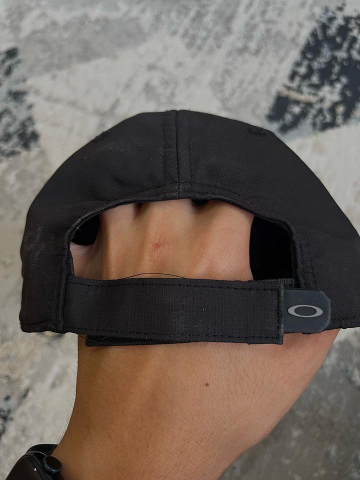Oakley cap