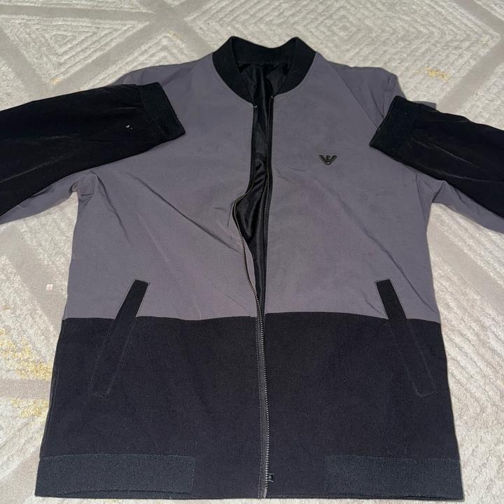 легкая курточка Armani