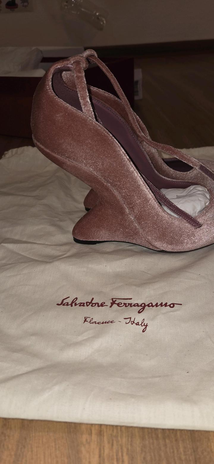 Новые туфли розовый бархат Salvatore Ferragamo Tivol