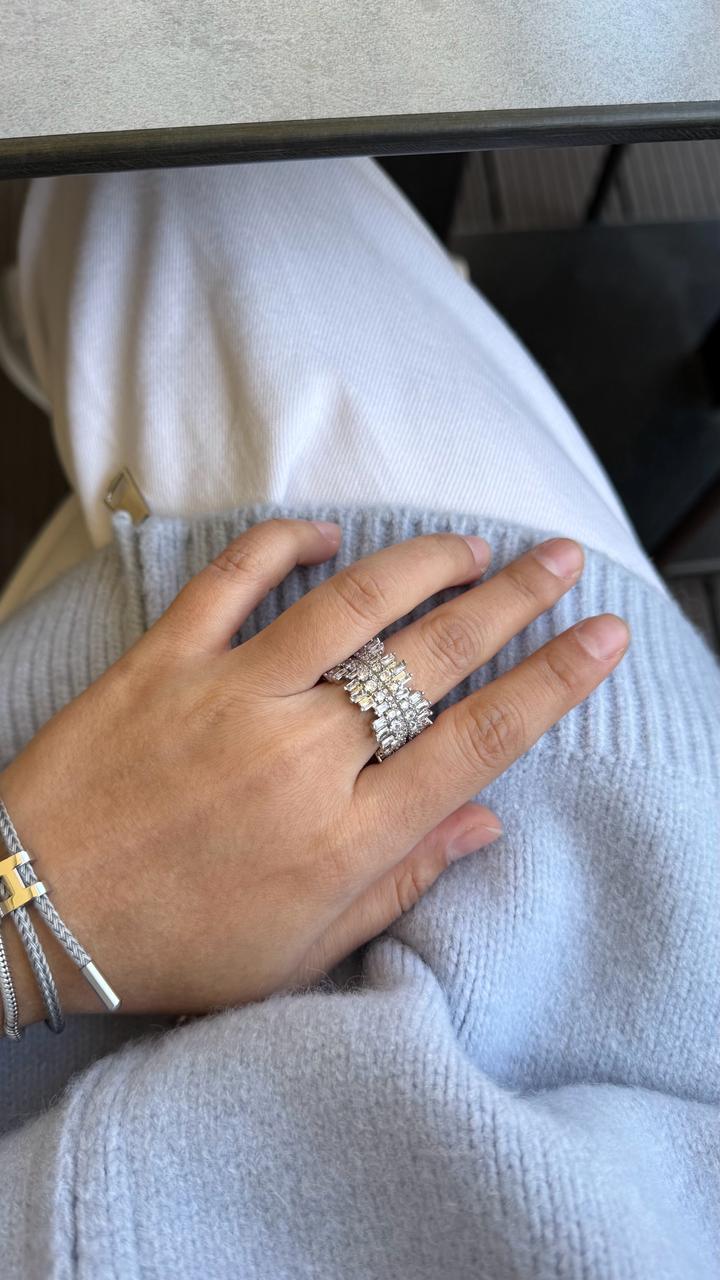 Кольцо с цирконами