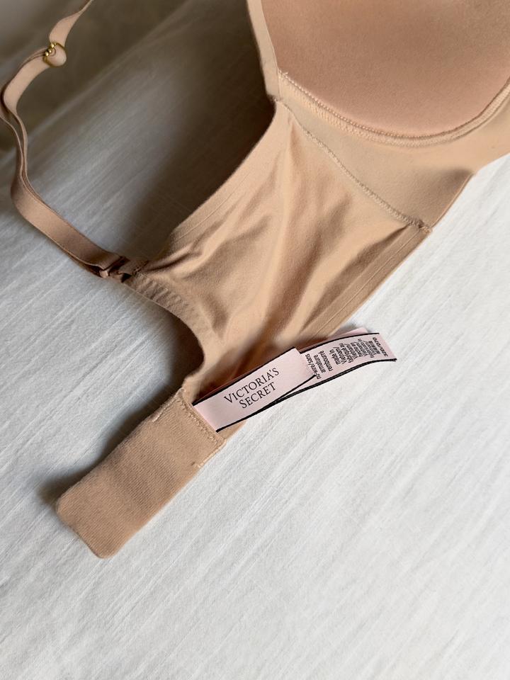 Бескаркасный бежевый бюстгальтер Victoria's Secret 32D/70D