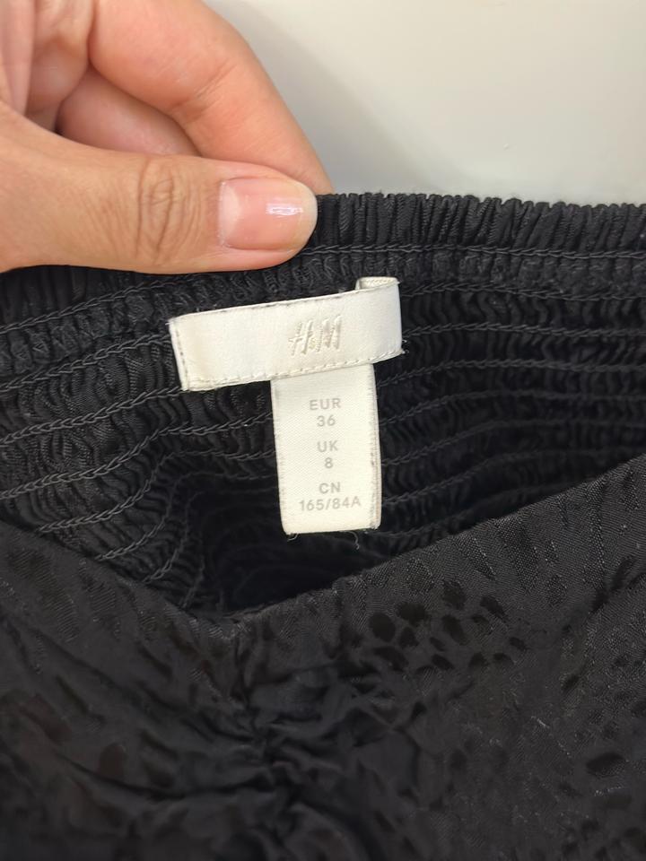 Черная блуза H&M с объёмными рукавами